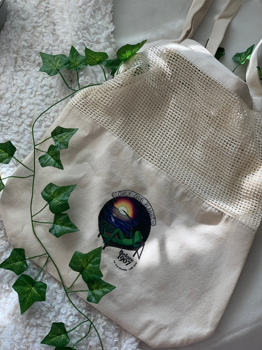 Only one planet tote